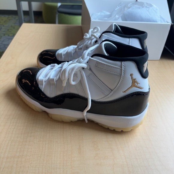 Jordan 11 Retro DMP Gratitude (2023),BLACK/WHITE/METALLIC GOLD,CT8012-170 - Picture 3 of 11